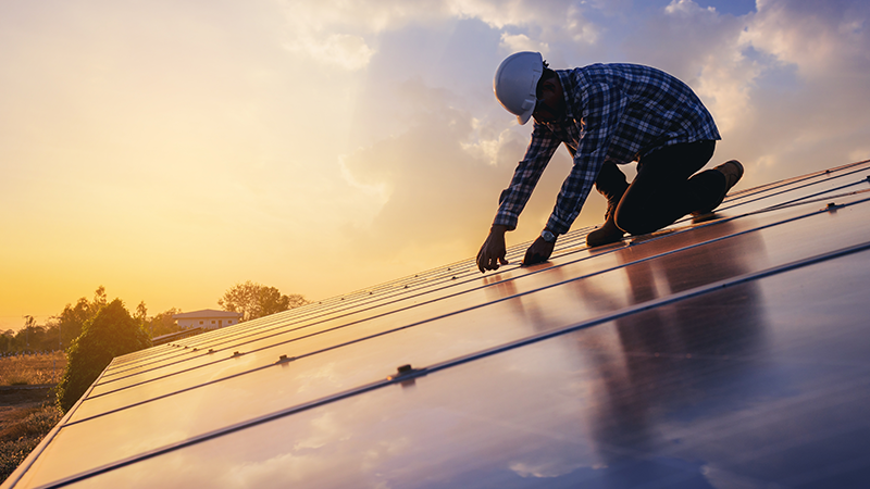 The Pros & Cons of Using a Local Solar Company